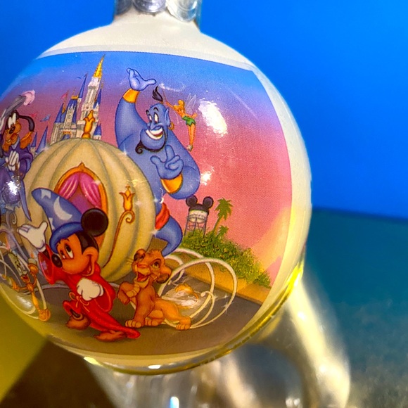 WALT DISNEY WORLD 25 YEARS REMEMBER THE MAGIC HOLIDAY CHRISTMAS ORNAMENT - Picture 11 of 16
